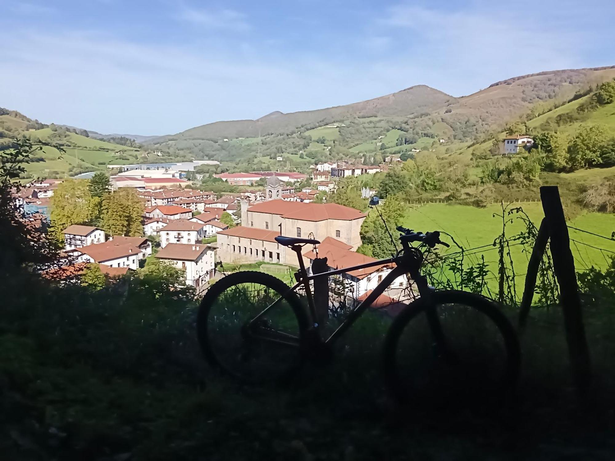 Hostal-Cicloturismo Lopenea Leitza  Bagian luar foto